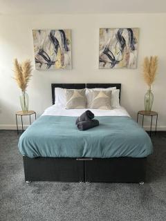 Spacious Leicester Apt with Free Parking, Sleeps 6 - Leicester - 0