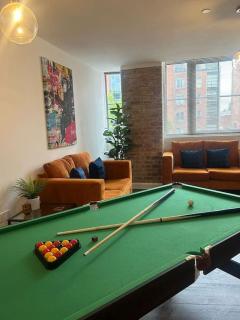 Spacious Leicester Apt with Free Parking, Sleeps 6 - Leicester - 1