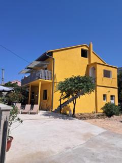 Apartments Mara Bela - Karlobag - 0