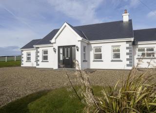 Matthews Cottage Doonbeg sleeps 6 by Trident Holiday Homes - Doonbeg - 0