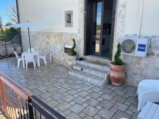 Brunello con veranda e piscina condivisa - 2