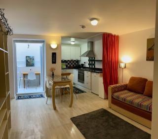 URBAN OASIS - Walk to Beach, City Centre & Station - 7