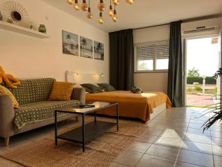 GW014 Gugel Waves Patio and Pool Seaview Apartments - Nahariyya - 0