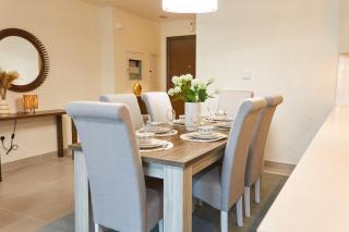 SVIZONA Premium 3BR Suite with Iconic Burj Khalifa, Dubai Fountain & Opera Views, Downtown Dubai - 2