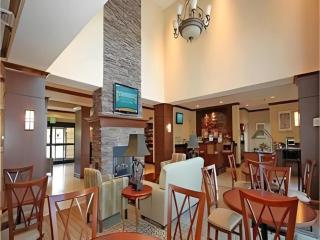 Staybridge Suites Newport News - Newport News - 4