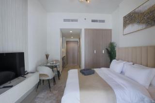 Superb Studio in Azizi Riviera - Dubai - 1