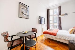 Luminous Studio Oasis Steps from The Louvre - Parijs - 4