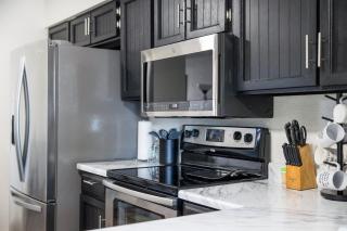 Cozy 3BR House Near Attractions & Shopping - Phoenix - 6