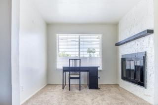 Cozy 3BR House Near Attractions & Shopping - Phoenix - 4