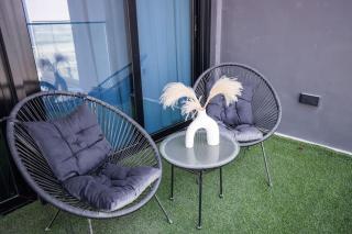 Elegant Studio in Binghatti Canal - Dubai - 1