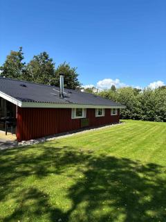 Cozy Cottage With A Wilderness Hot Tub - Neder Lysabild - 0