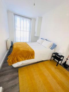 A modern 2 bedroom seaside apartment - Hastings - 5