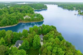 Grand Bay w/Hot Tub, 440' Shoreline & Optional Boat Rental - Mooresville - 7
