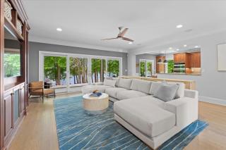 Grand Bay w/Hot Tub, 440' Shoreline & Optional Boat Rental - Mooresville - 6