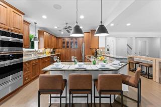 Grand Bay w/Hot Tub, 440' Shoreline & Optional Boat Rental - Mooresville - 3