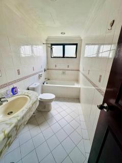 Comfy Haven Master Bedroom Lake view with Free Wifi & Free Parking - 4