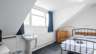 Pebbles guest house room 8 - 5