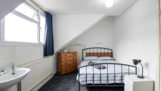 Pebbles guest house room 8 - 3