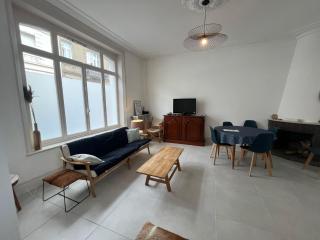 Jolie Maison - 6pers avec Billard, Cour, Garage et Borne de Recharge - 0