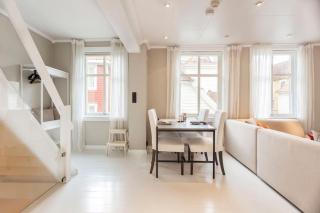 NEW! Modern Top Floor Apartment in Historic Area! - Bergen - 5