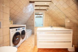 NEW! Modern Top Floor Apartment in Historic Area! - Bergen - 1