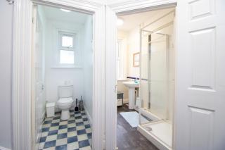 Pebbles guest house room 18 - 2