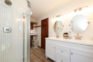 New! Luxury Mountain Top Retreat w/Carriage House - 6