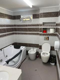 Casa Maya - Douăzeci şi Trei August - 8