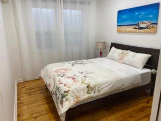 Beautiful 3 Bedrooms BNB between Airport and Sea - 5