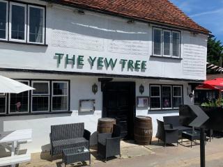 Stay and Relax at The Yew Tree - Manuden - 0
