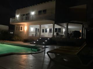 BidaBreezes Villa Great Location - Palm-Eagle Beach - 6