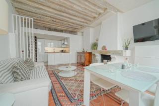 2 BR with the Best Location of Paris in 2nd Arr - 3