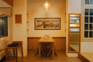 Vintage House in Central of Old Quarter 2 Bedrooms with Healing Vibe - 5