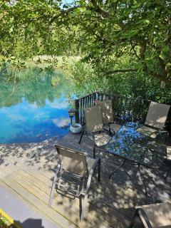 Luxury Lakeside Caravan with hottub and private fishing peg, Tattershall Lakes - Tattershall - 4