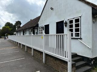 Stay and Relax at The Yew Tree - 1