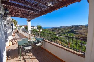 La Fuente APT 4, Frigiliana Amazing 3 bedroom 2 bthroom Family Apartment with views, Padel Court and 2 Pools HansOnHoliday Rentals - Frigiliana - 9
