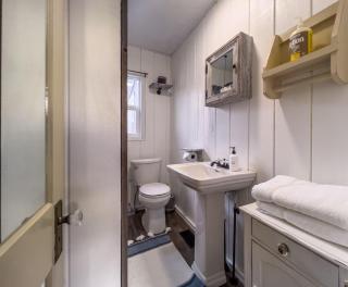 Eastside Bungalow - Livingston - 8