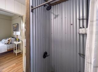 Eastside Bungalow - Livingston - 3