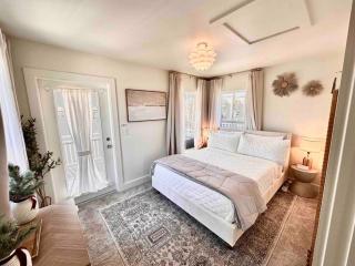 Stylish Cozy Family Cottage with Golf Cart - 1 mile to Dwntn Ocean Springs and beach - 1