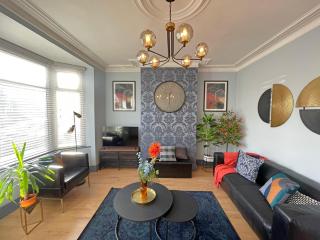 Spacious 3-Bedroom House with Parking - Sheffield - 9