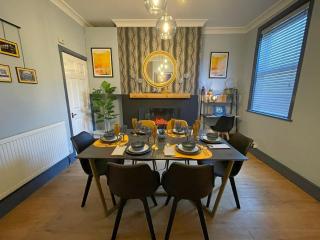 Spacious 3-Bedroom House with Parking - Sheffield - 5