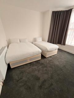 L&C Apartments - Ilford - 1