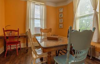 The Downtown Lovely - 6