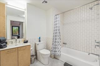 Cozy 1BR apt in Hollywood w Pool, Gym and Parking - Los Angeles - 1