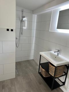 Villa Frankenstein - Deluxe Ferienwohnung mit Ladestation E-Auto & E-Bike - Lancken-Granitz - 8