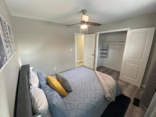 Elevated, Cozy, And Stylish Home In Garden City - Garden City - 7