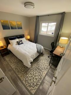 Elevated, Cozy, And Stylish Home In Garden City - Garden City - 3