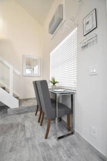 Fashionable loft APT UNIT # 5 - Hollywood - 4