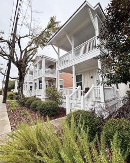 Stylish Cozy Family Cottage with Golf Cart - 1 mile to Dwntn Ocean Springs and beach - 9