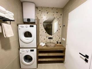 Luxury Apartment With King-Size Bed and Fast Wi-Fi - Tirana - 5